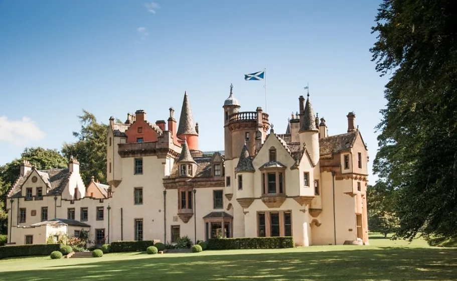 Aldourie Castle before restoration