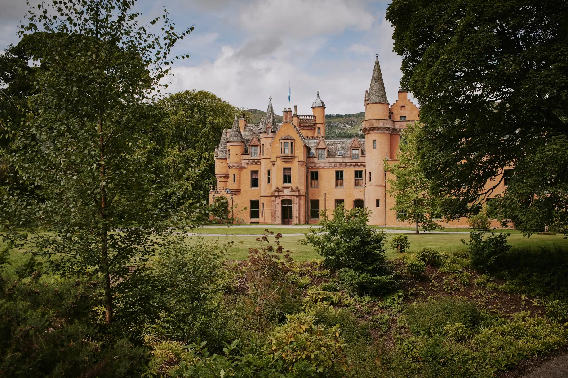 Aldourie Castle, Inverness