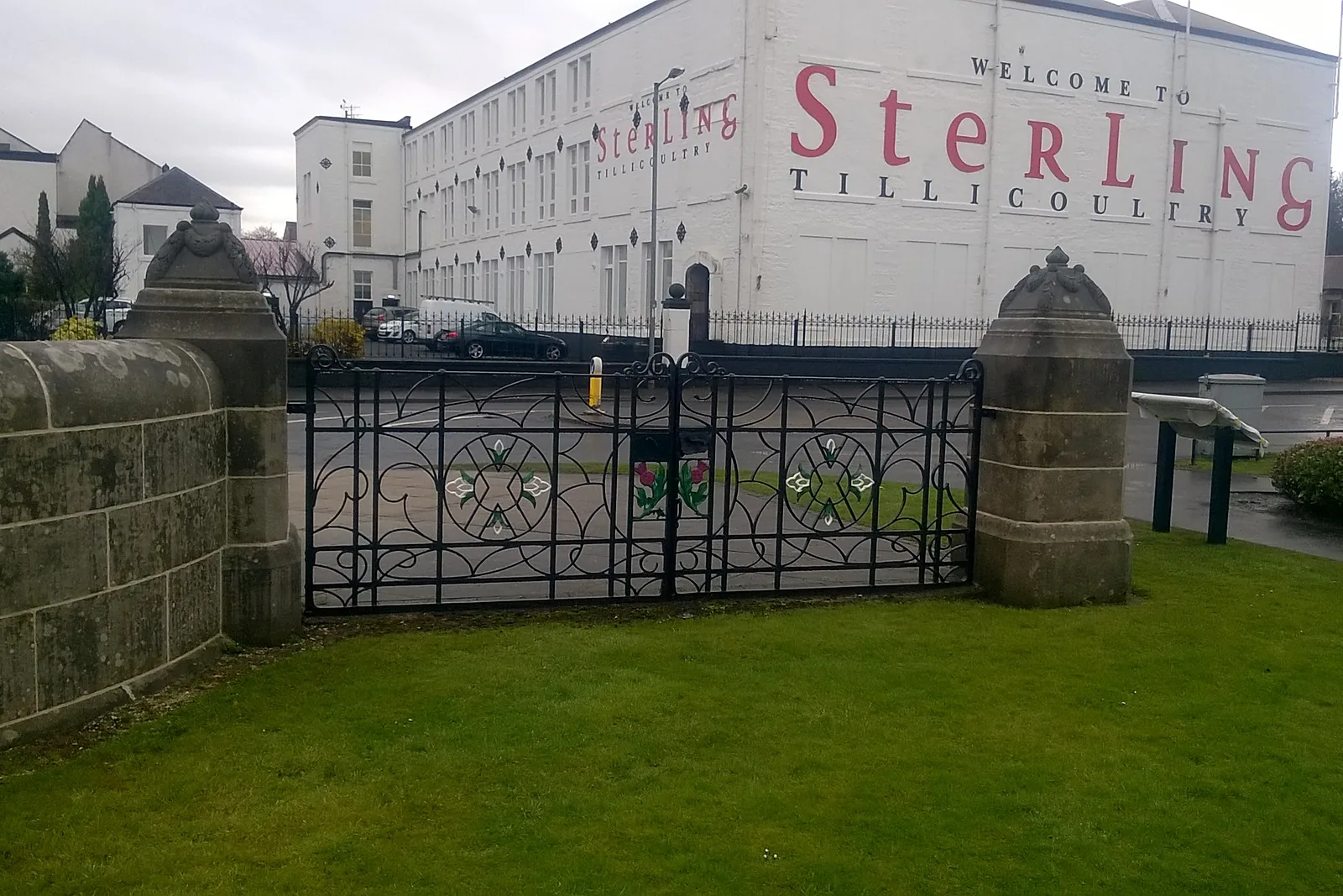 Devonvale War Memorial, Moss Road, Tillicoultry — photograph 3
