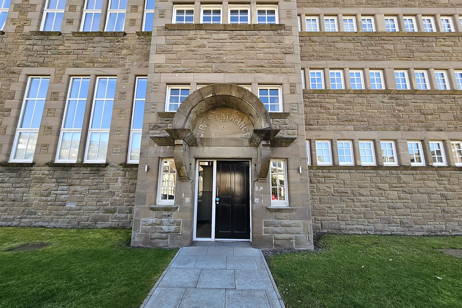 Eastern Residences, Whinny Brae, Broughty Ferry — photograph 4