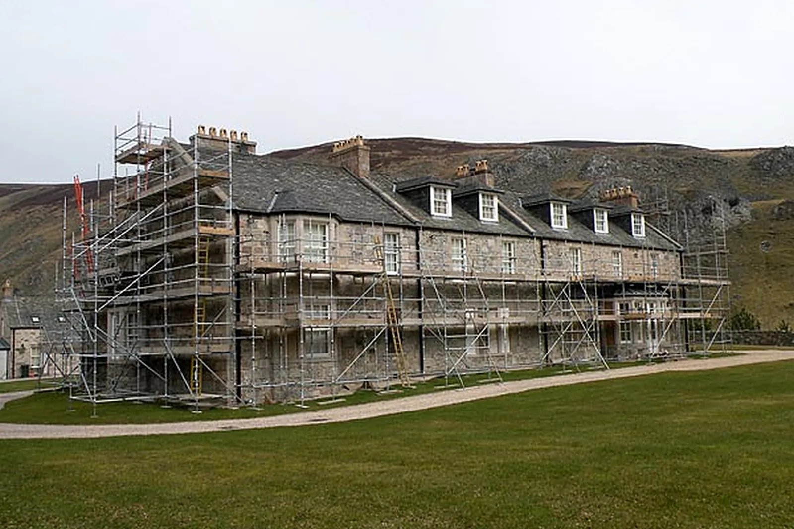Inchrory Lodge, Tomintoul, Cairngorms — photograph 1