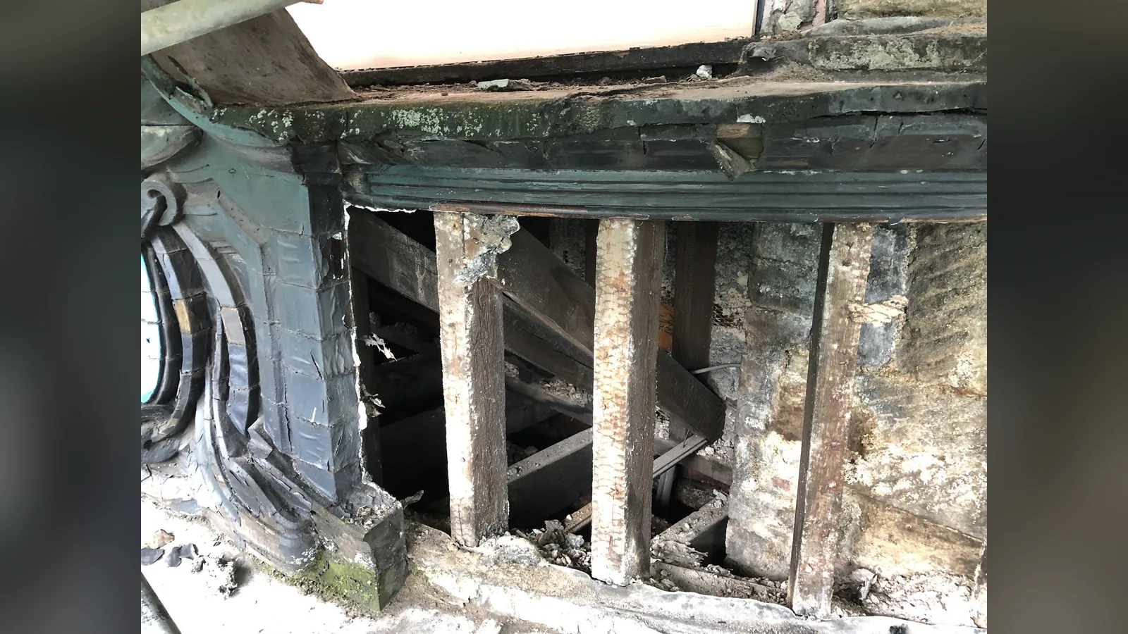 186 Argyle Street, Glasgow: a bay window opened up from the scaffold, showing rot in the timber structure behind the paint