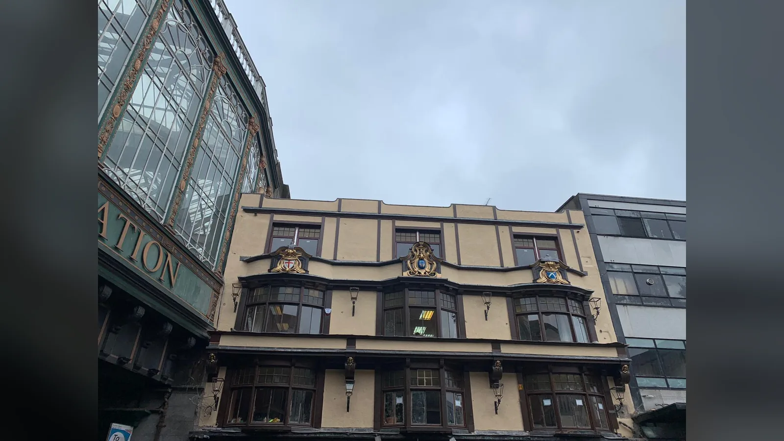 186 Argyle Street: the bay-windowed facade beside Central Station with the scaffold struck