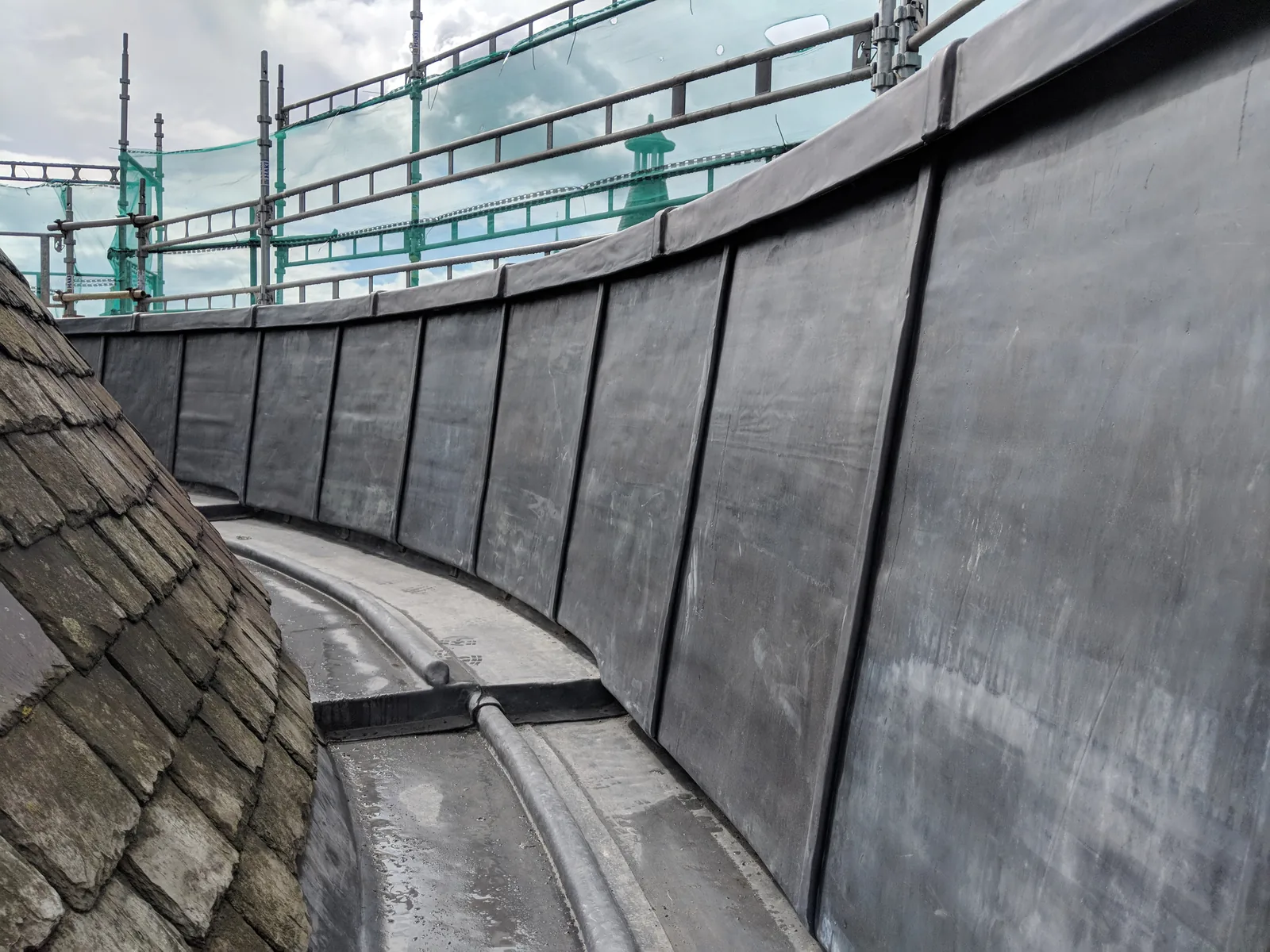 Aberdeen Central Library: sheet lead cladding dressed bay by bay around the curved parapet