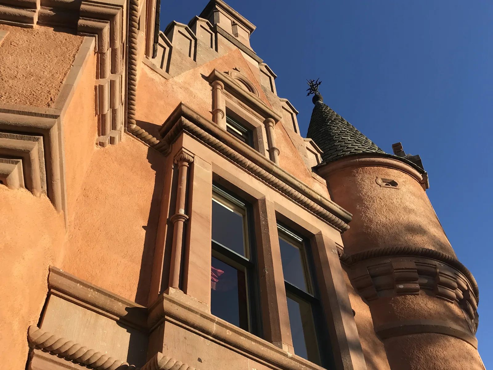 Aldourie Castle: gauged hot lime harl under a deep copperas limewash