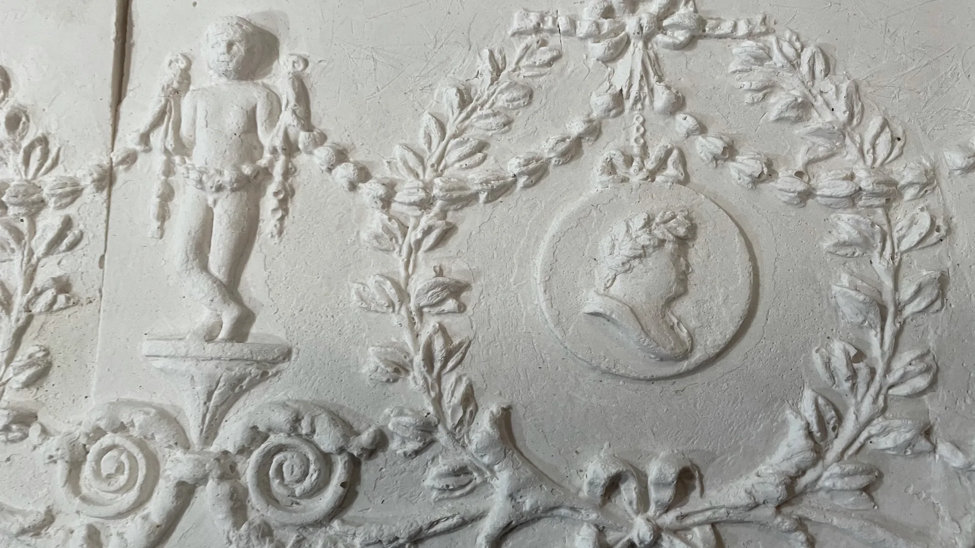 Lime Plastering, Plain, lath and plaster, decorative and cast work