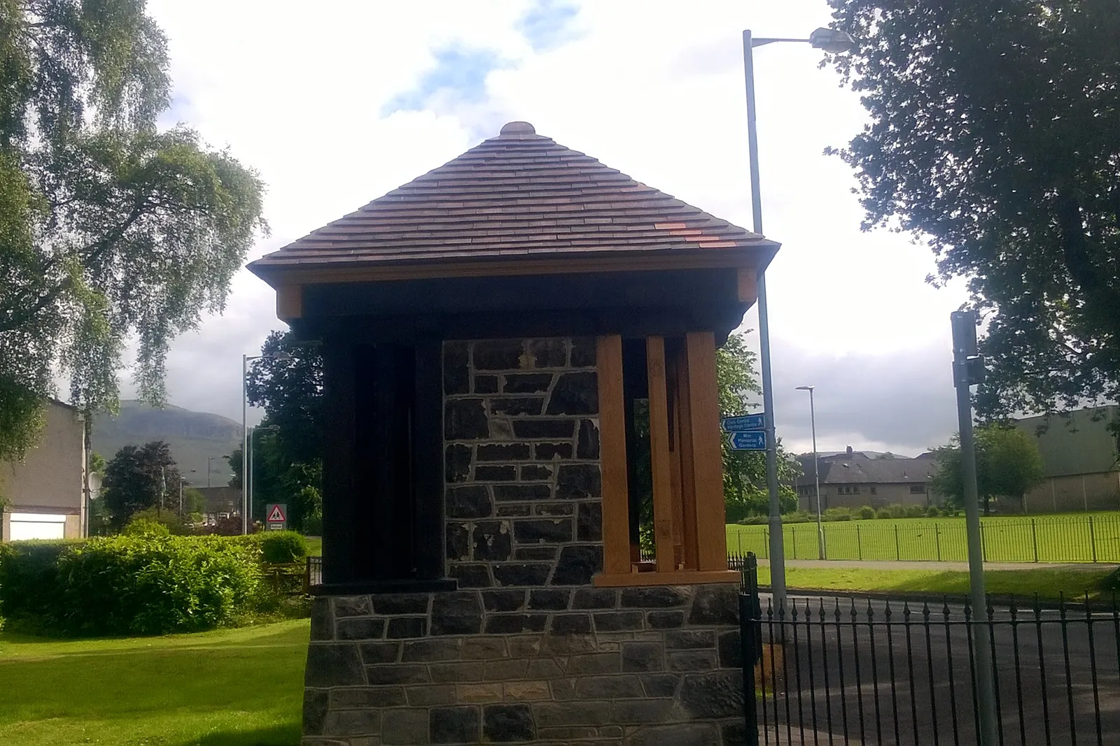 Tullibody War Memorial Lychgate, Lychgate Road, Tullibody — photograph 2