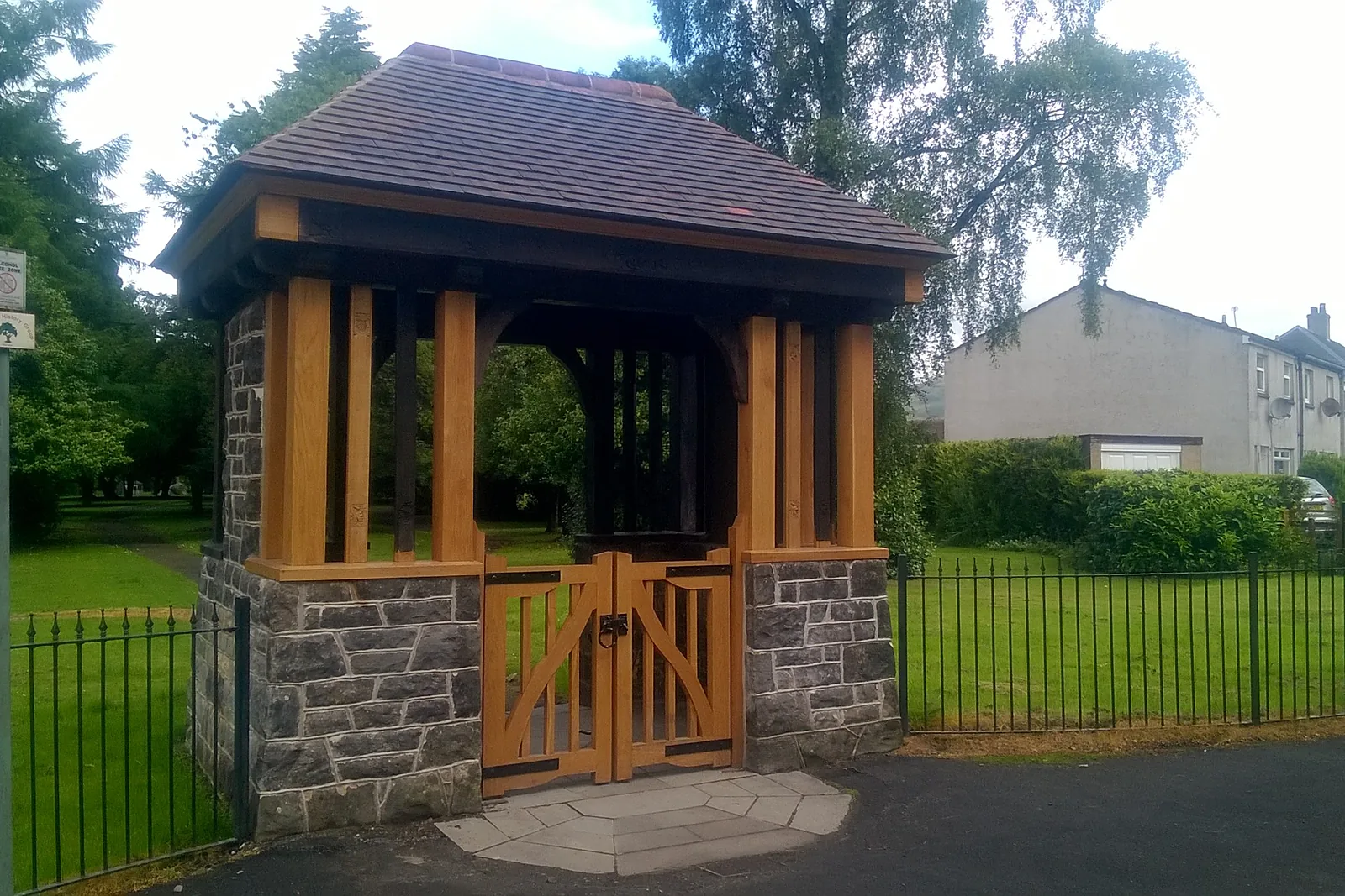 Tullibody War Memorial Lychgate, Lychgate Road, Tullibody — photograph 4