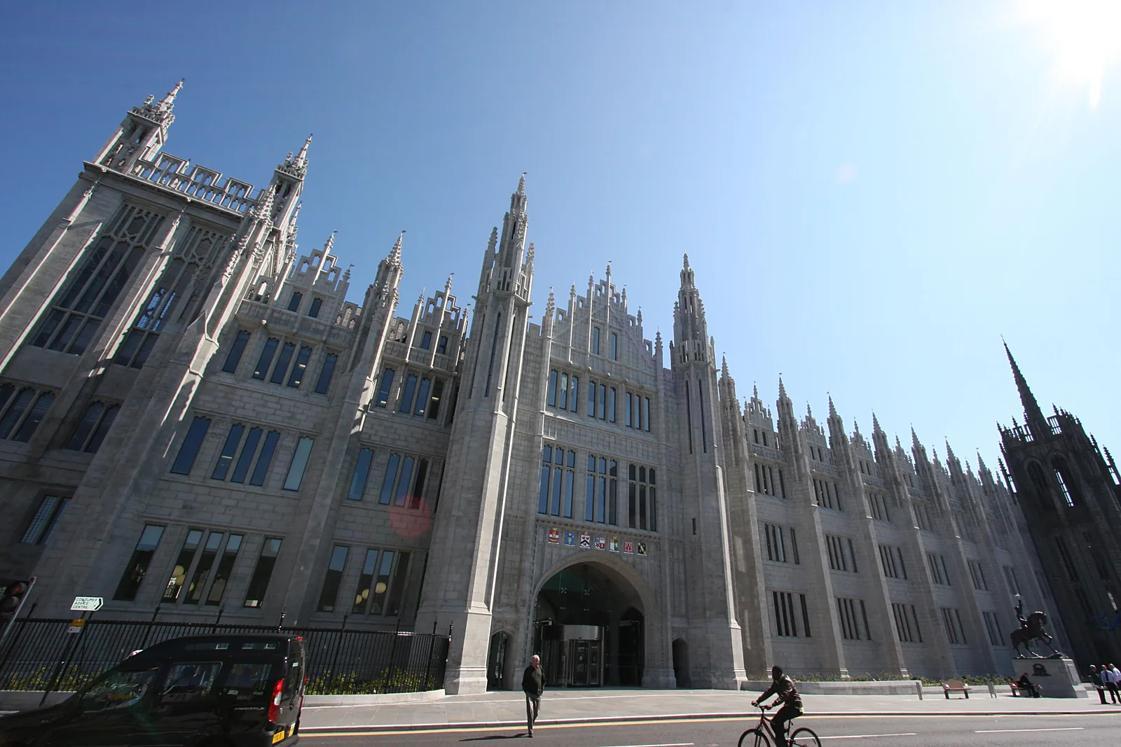 Marischal College, Aberdeen — photograph 1