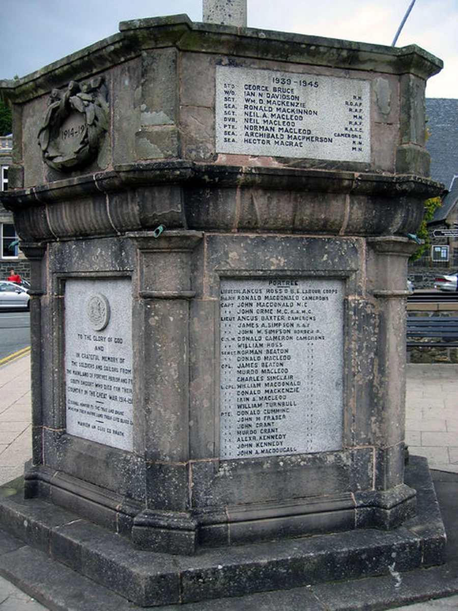 Portree War Memorial, Somerled Square, Portree, Isle of Skye — photograph 1