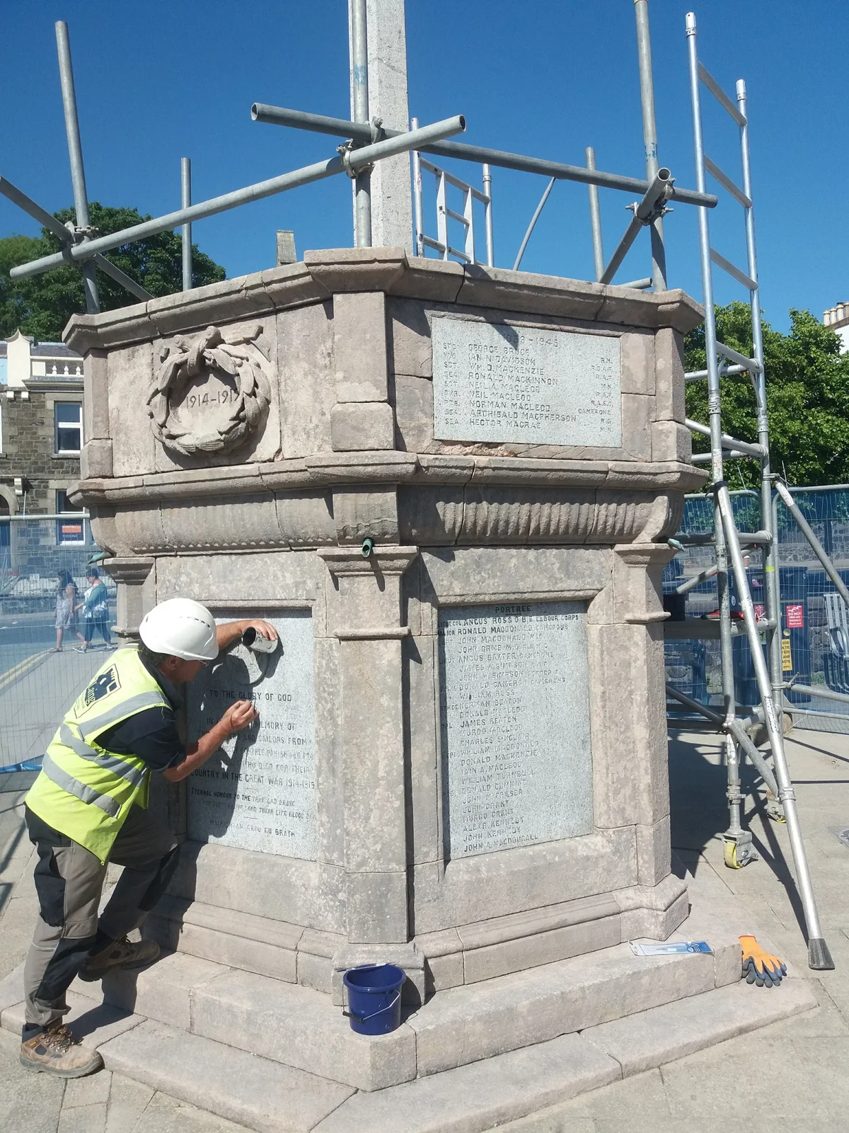 Portree War Memorial, Somerled Square, Portree, Isle of Skye — photograph 2