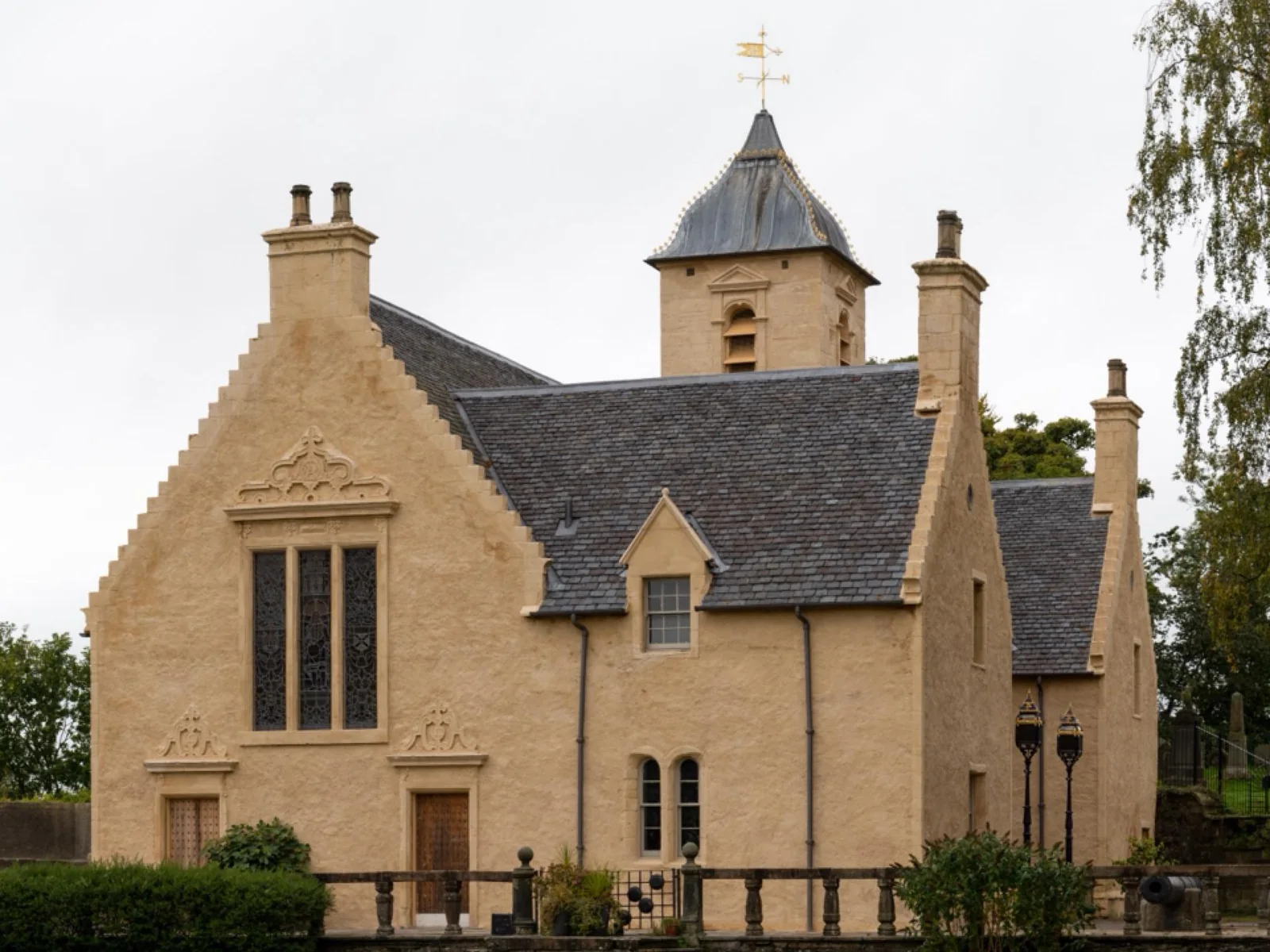 Cowane's Hospital after the works: the paint removed with the TORC system, the walls lime harled and limewashed and the stone dressings clean