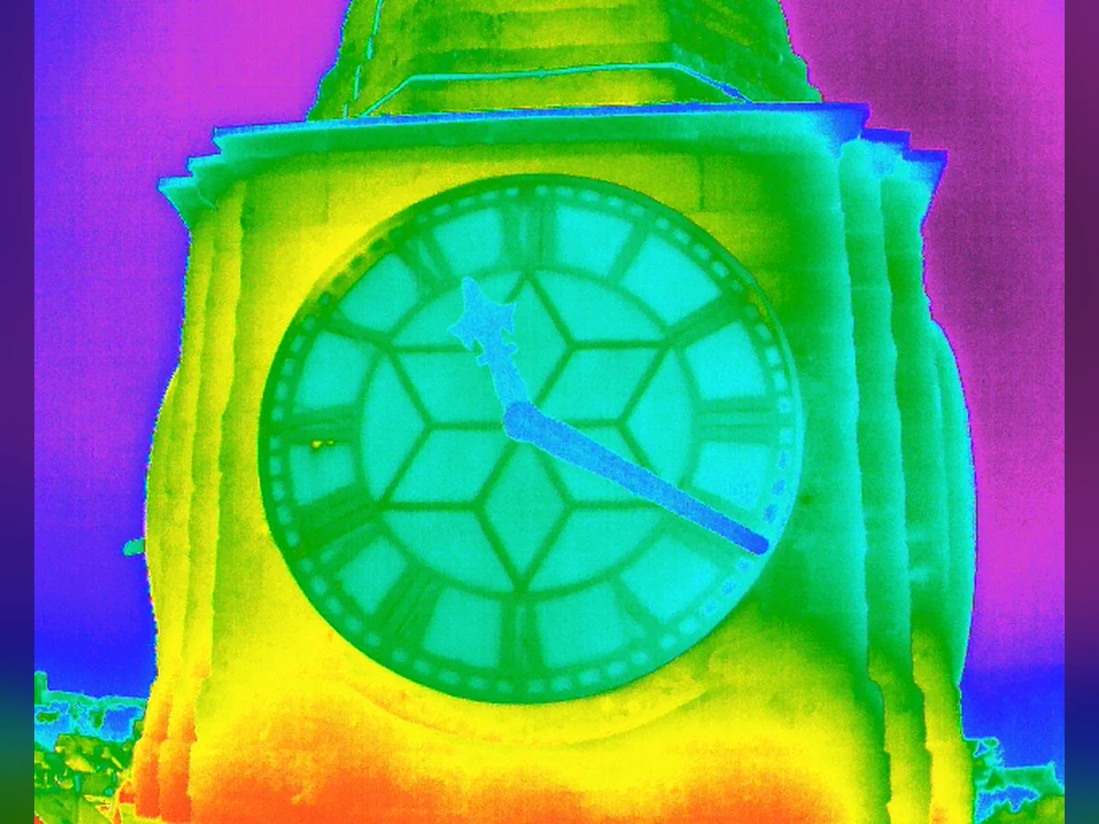 The clock tower in the thermographic image: temperature differences across the stonework point to where water is getting in