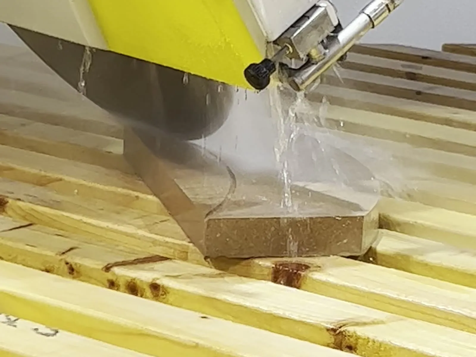 The five-axis head tilted to profile a stone under water